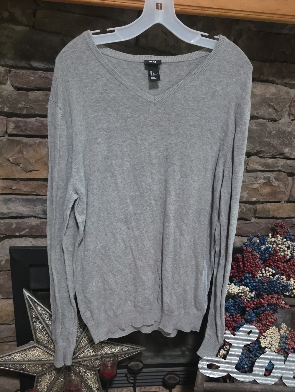 H&M Gray V-Neck Thin Pullover Sweater Sz L